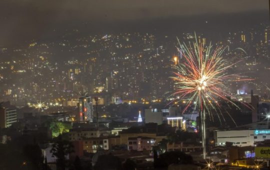 Celebración de la alborada en Medellín dejó 7 quemados entre ellos un bebé