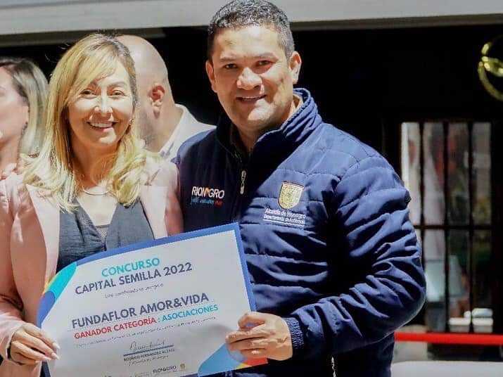 Trabas y enredos en la entrega de premiación del concurso Capital Semilla