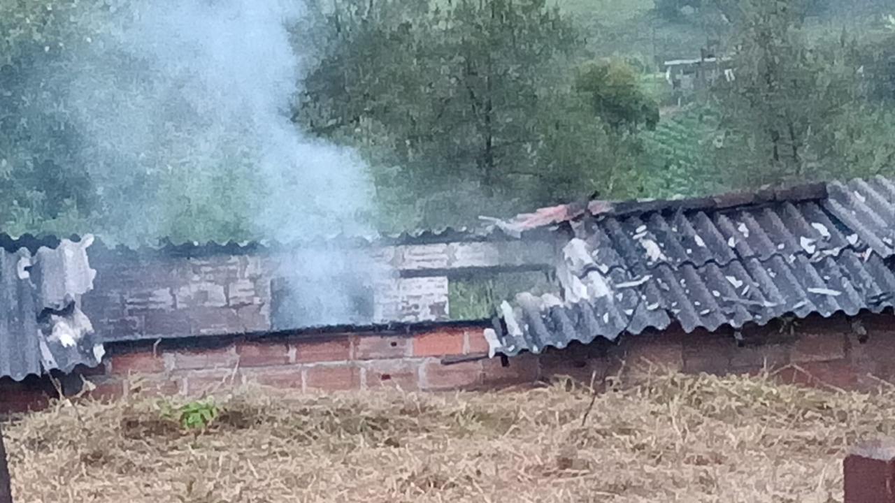 San Vicente: Por incendio estructural familia lo perdió todo