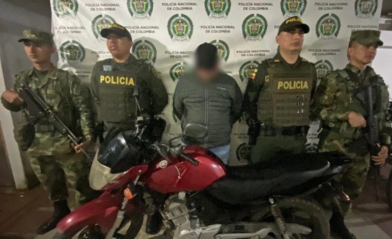 En El Carmen capturaron a un hombre que se movilizaba en un moto robada
