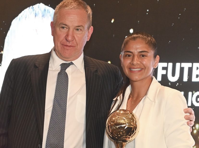 La marinilla Catalina Usme fue galardonada como la mejor futbolista en 2022
