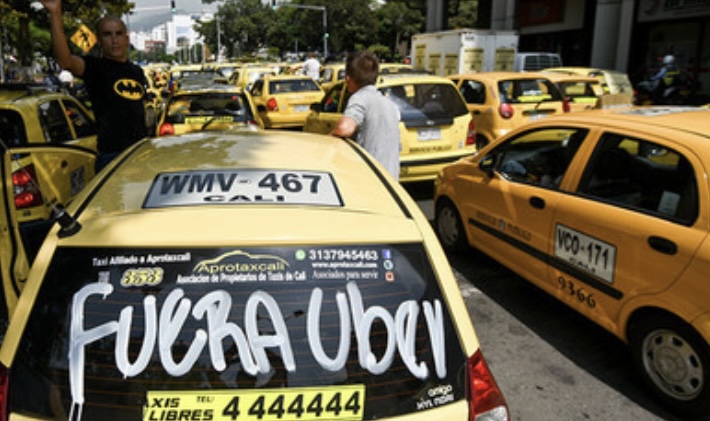 Taxistas se tomarían los aeropuertos si no le ponen freno a las apps de transporte