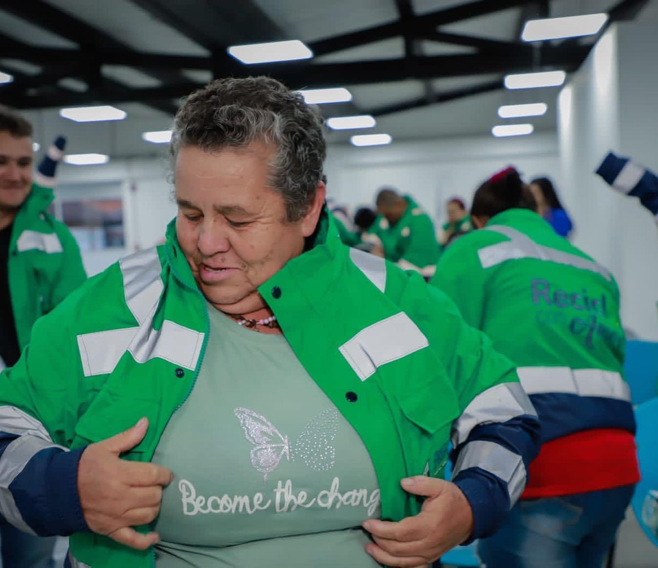 Recicladores de oficio de La Ceja recibieron dotación de uniformes