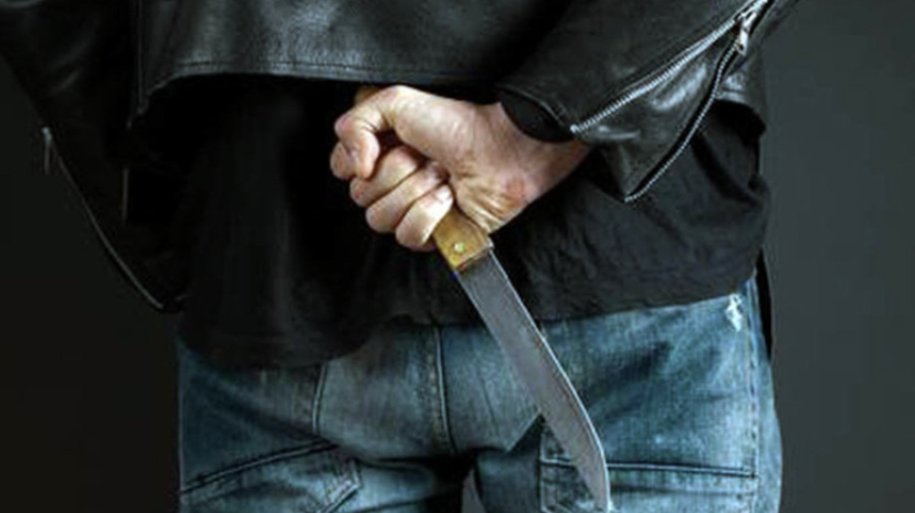 Autoridades hallaron el cuerpo de un hombre asesinado con un cuchillo 
