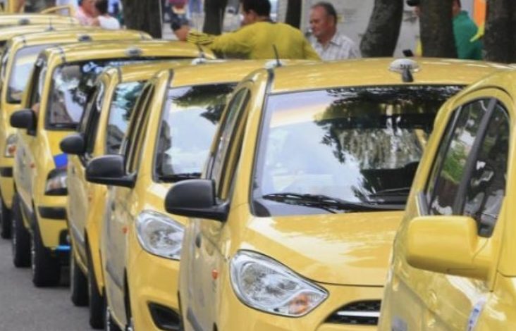 Líder de los taxistas asegura que la tarifa mínima debe estar entre $18.000 y $24.000