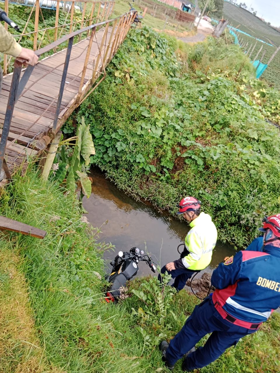 Pasó lo que se suponía: mujer fue víctima de puente en mal estado en La Unión
