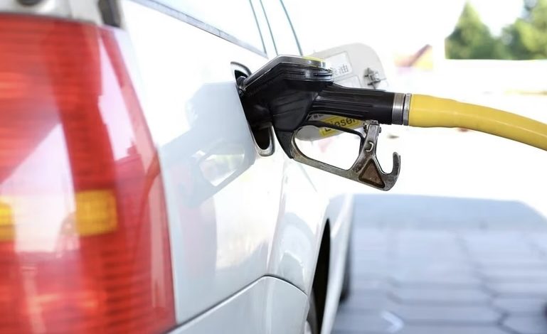 Siguen las alzas; la gasolina sube $400 desde este 1 de marzo