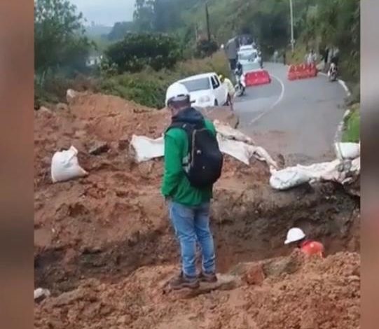 Vía Marinilla-El Peñol continúa cerrada; trabajos de mitigación se han extendido