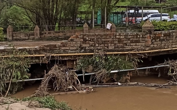 Denuncian deterioro de histórico puente en San Vicente Ferrer