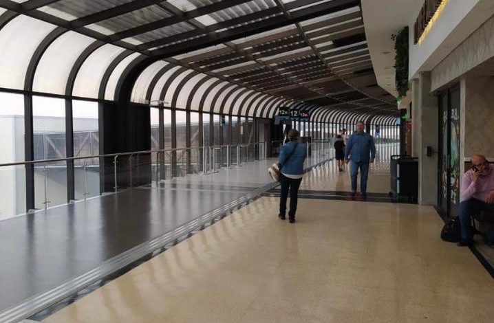 Comercio en el aeropuerto JMC cae en un 50% por cierre de Viva y Ultra