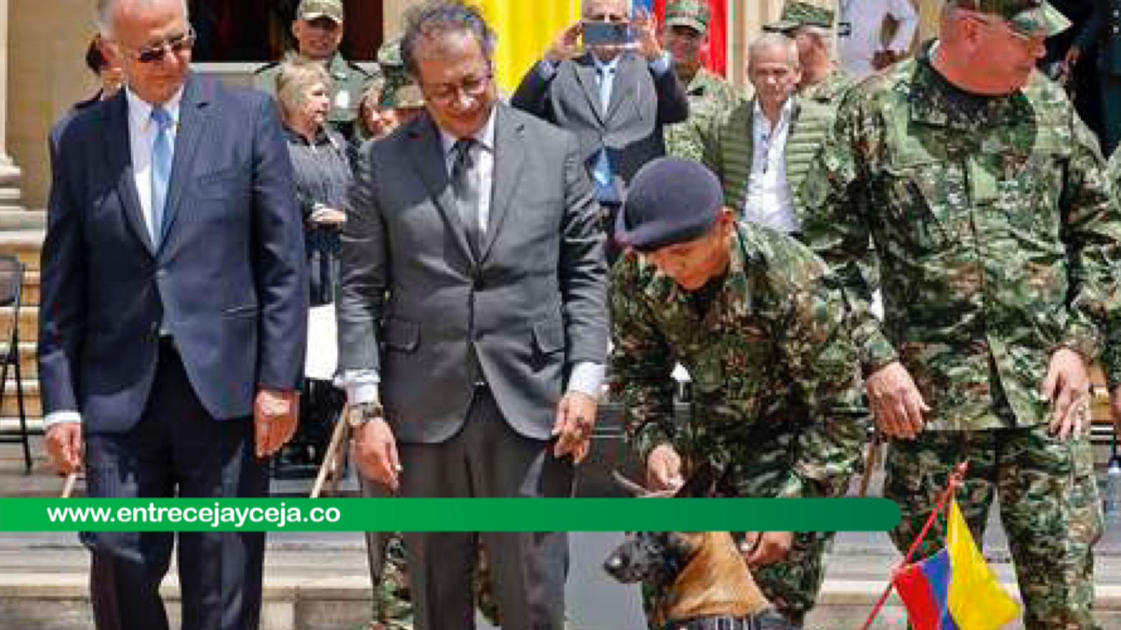 Petro condecoró y besó en el hocico a la mamá de Wilson