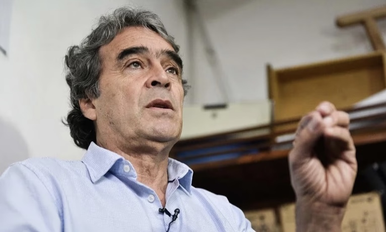Procuraduría formula pliego de cargos contra exgobernador Sergio Fajardo