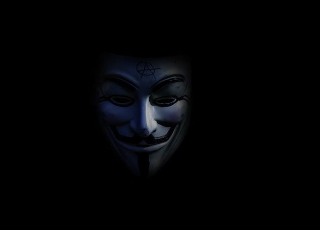 Red de hackers “Anonymous” amenazó al gobierno Petro
