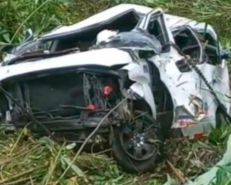 Vehículo rodó por un abismo en la autopista; hubo un herido