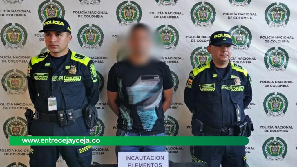 Capturan en el aeropuerto a hombre con joyas y elementos de lujo