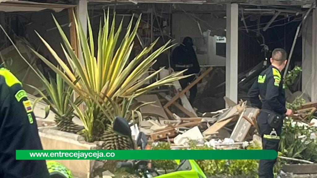 Explosión dentro de una papelería en Medellín deja al menos 6 heridos