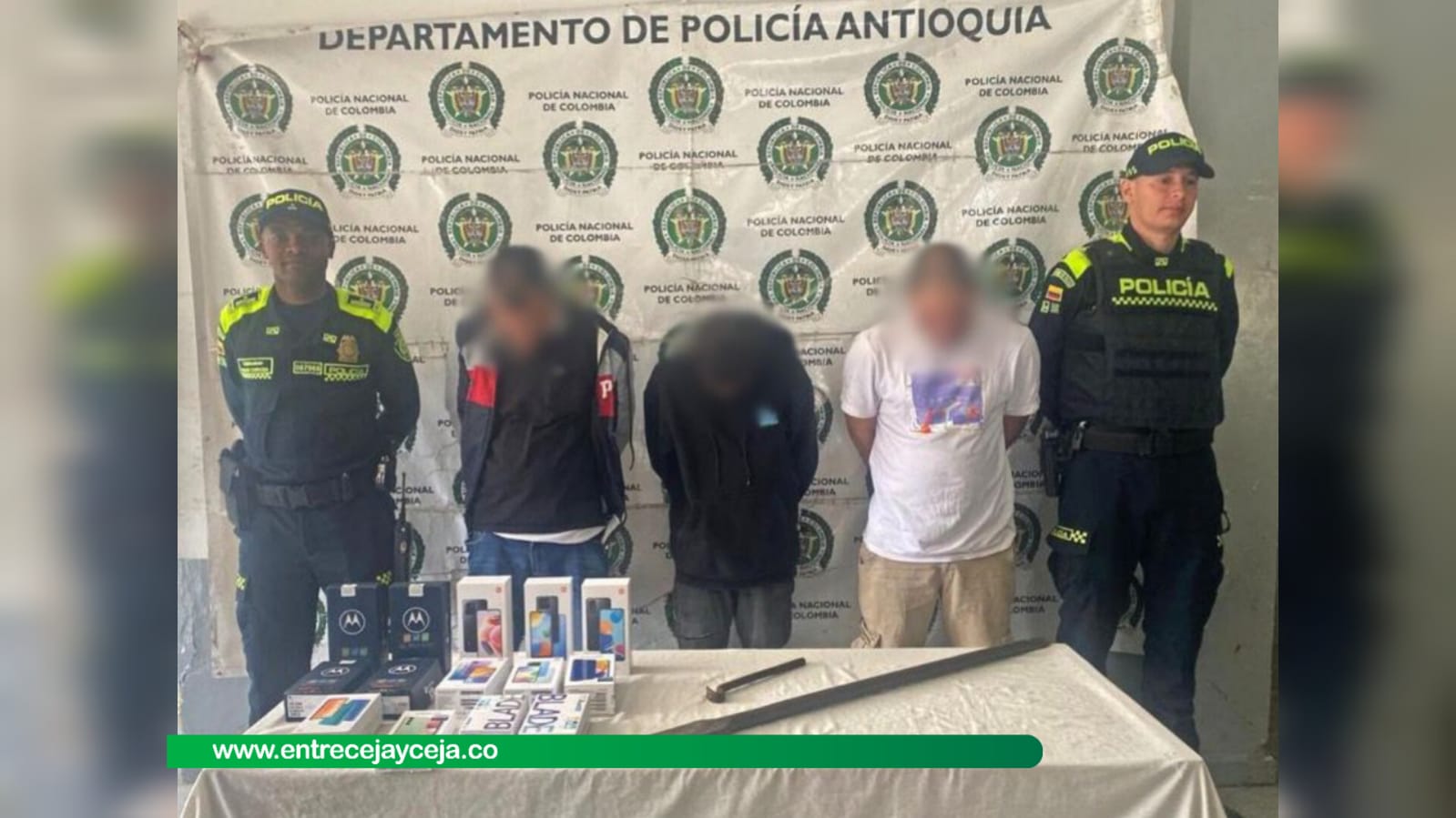 Robaron 15 celulares de un negocio; andaban con barra y cizalla