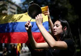 Según encuesta de Invamer los jóvenes colombianos deslegitiman los Partidos Políticos, la Iglesia Católica y la Fiscalía General