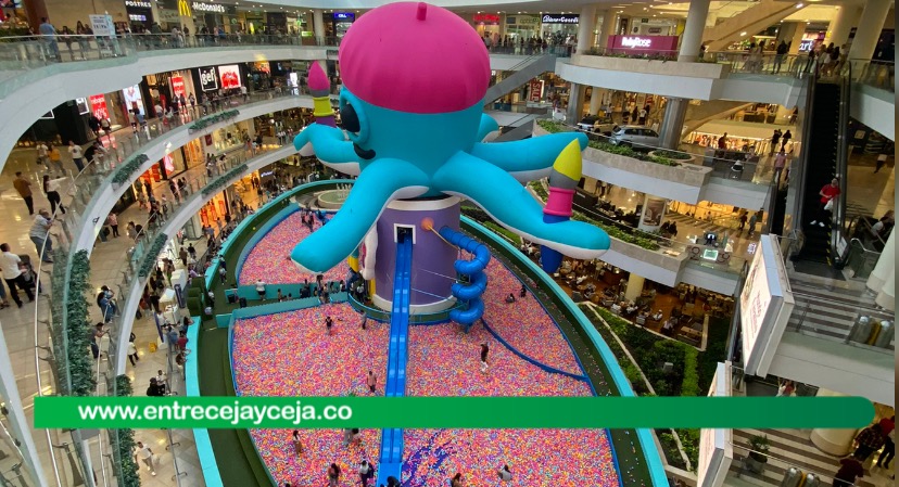 En Medellín está la piscina de pelotas más grande del mundo