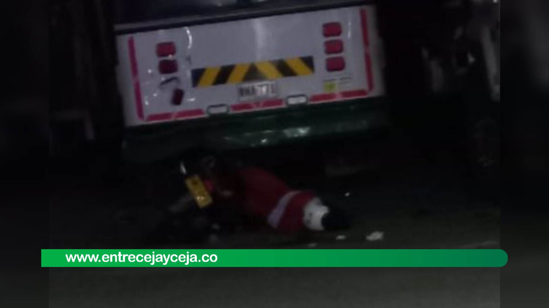 Dos jóvenes mueren tras chocar en una moto