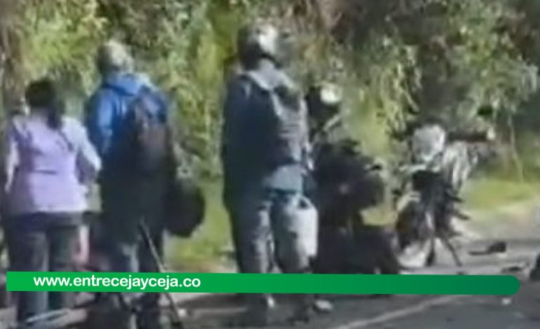 Grave accidente en la vía Guarne-Aeropuerto dejó un motociclista muerto