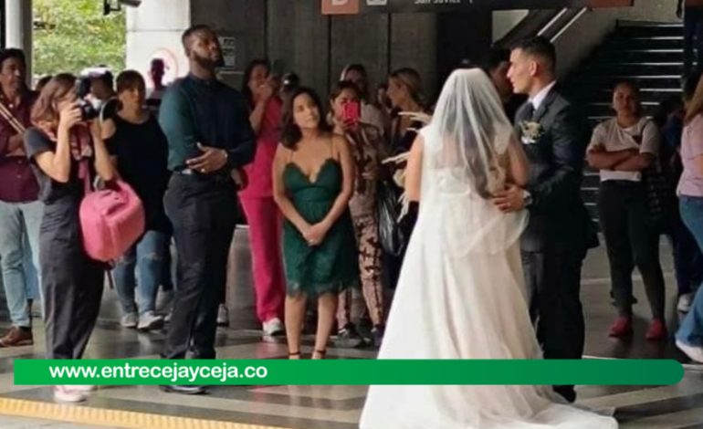 Pareja celebró su matrimonio en plena estación del metro