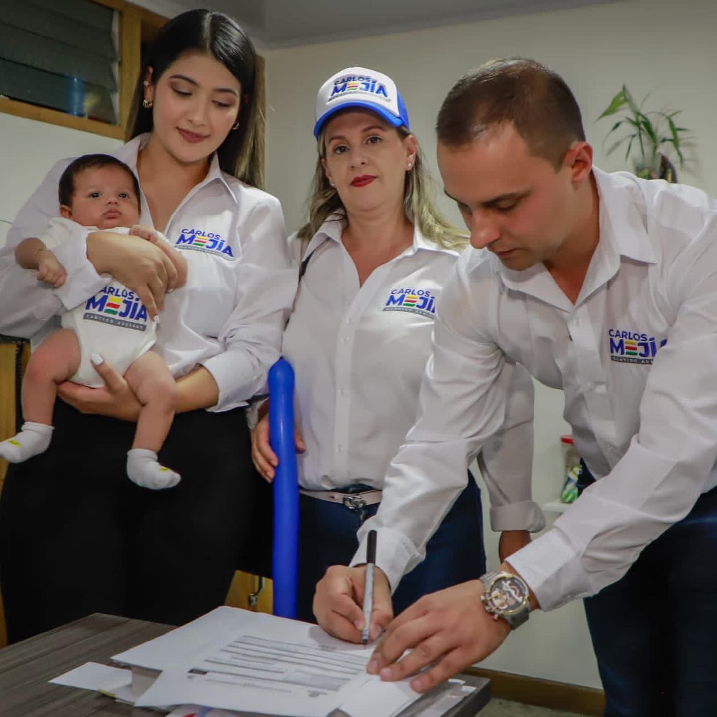 Carlos Mejía inscribió su candidatura a la Alcaldía de La Ceja