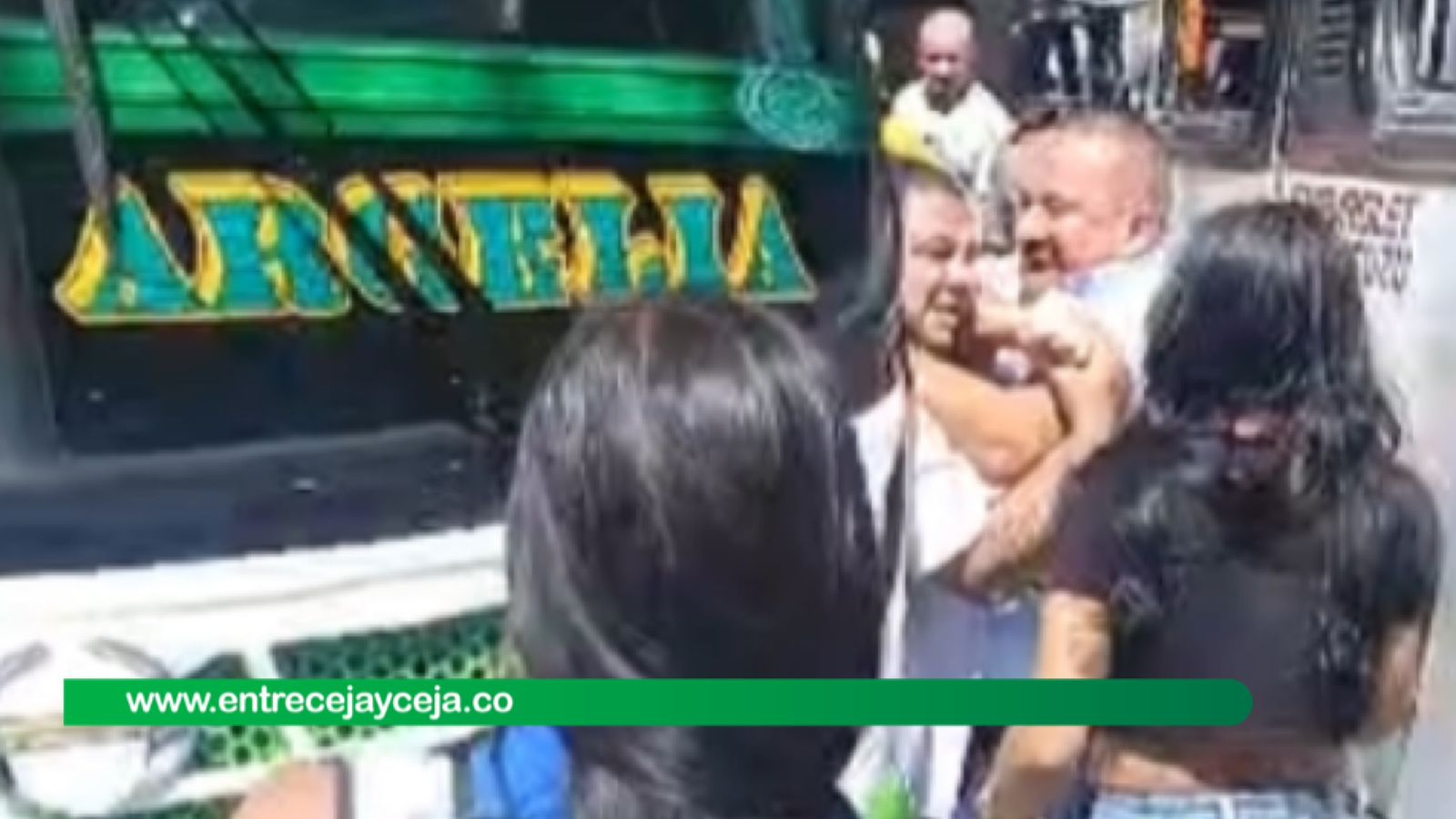 Dos buseteros se agarraron en pleno desfile de la Virgen de El Carmen