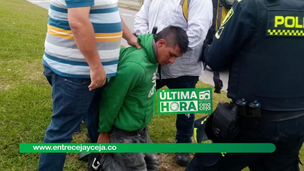 En El Porvenir comunidad cogió a hombre que robaba en moto y armado con cuchillo