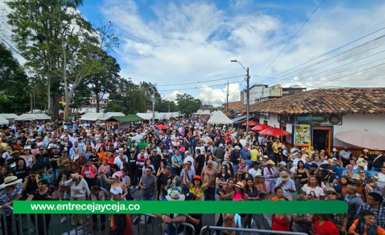 Cerca de 25 mil personas visitaron San Antonio en las Fiestas de la Empanada