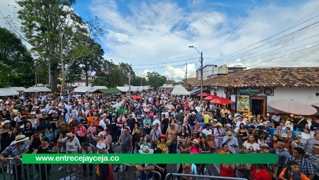Cerca de 25 mil personas visitaron San Antonio en las Fiestas de la Empanada