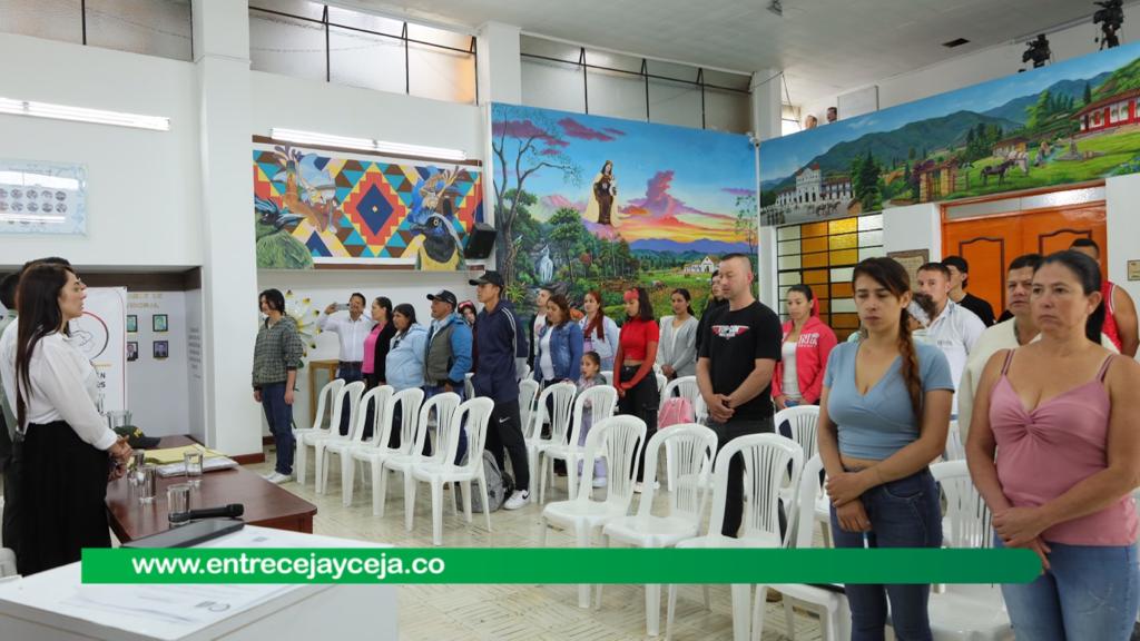 Jóvenes víctimas del conflicto armado recibieron sus libretas militares