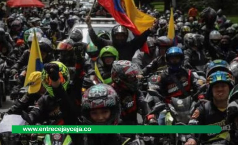 Transportadores y motocicletas protestan por las alzas en la gasolina