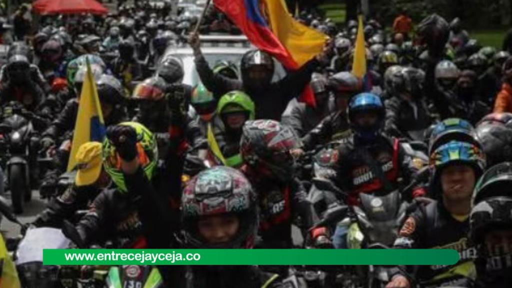 Transportadores y motocicletas protestan por las alzas en la gasolina