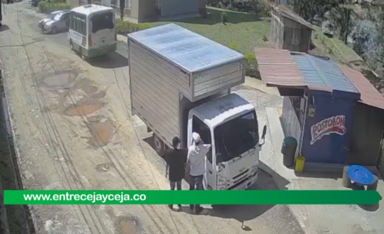 Así robaron ocupantes de un vehículo de carga en Guarne