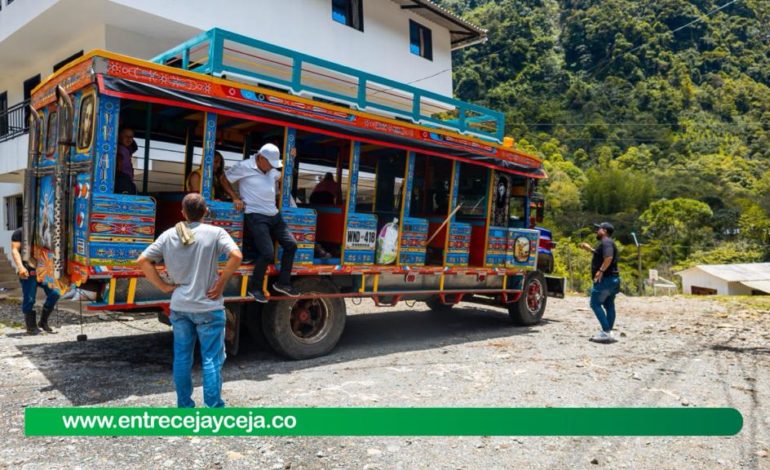 Restablecen la ruta en bus-escalera hacia el sector La Vega en El Carmen