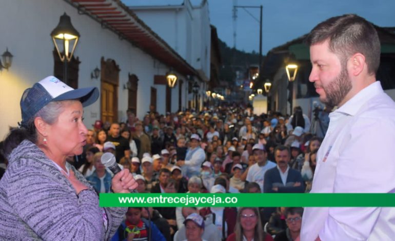 Ante más de 2300 personas Santiago Montoya cerró su campaña en El Retiro