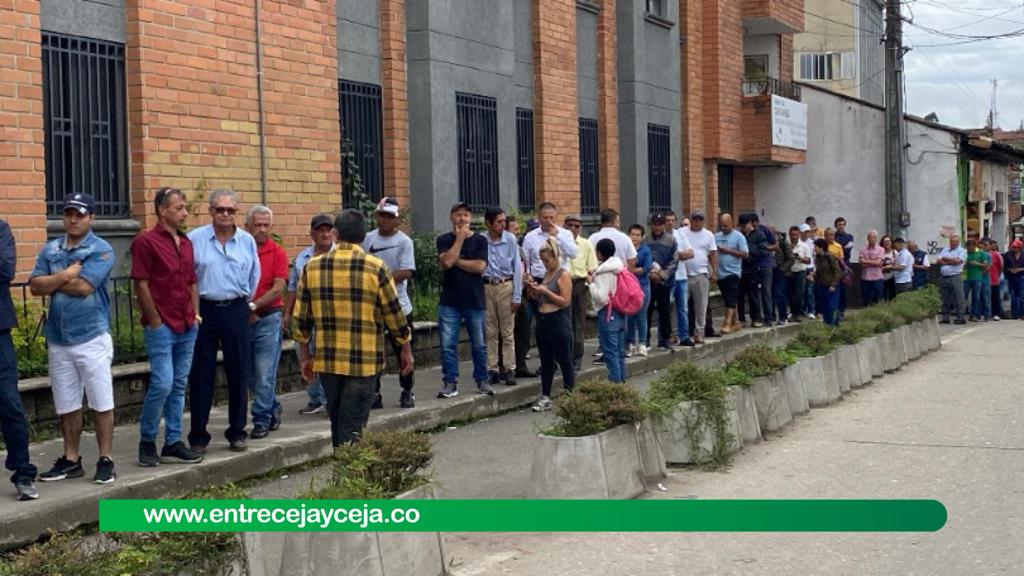 De manera tranquila, miles de orientales acuden a las urnas a votar