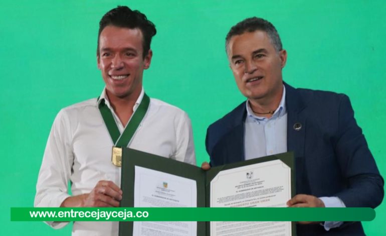 Rigo termina el 2023 recibiendo el Escudo de Antioquia categoría Oro