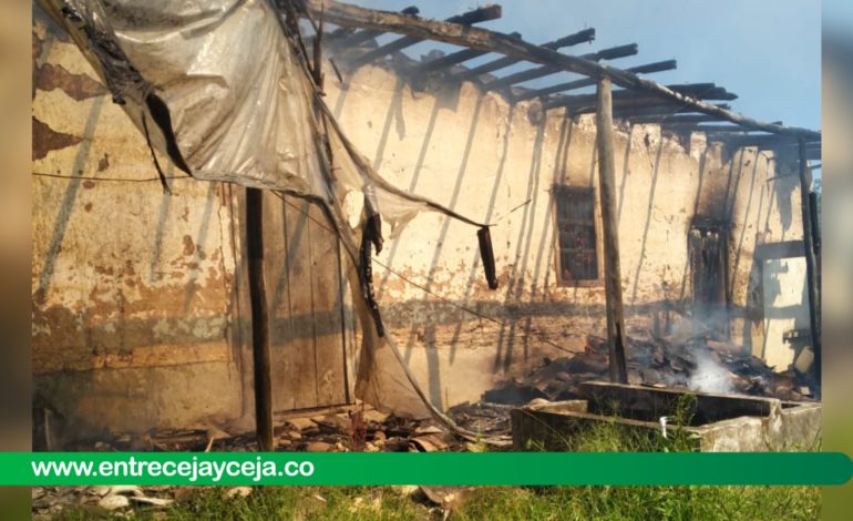 San Vicente: incendio causado por quema de basuras destruyó una vivienda, familia lo perdió todo