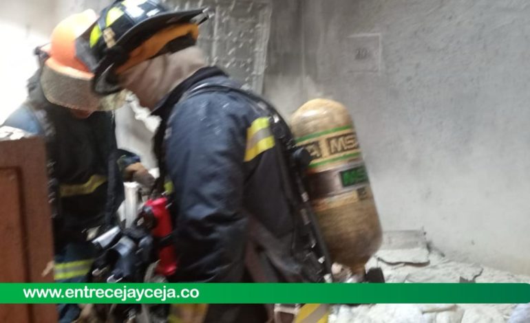 Incendio en una vivienda de La Ceja dejó pérdidas materiales y un joven con heridas faciales