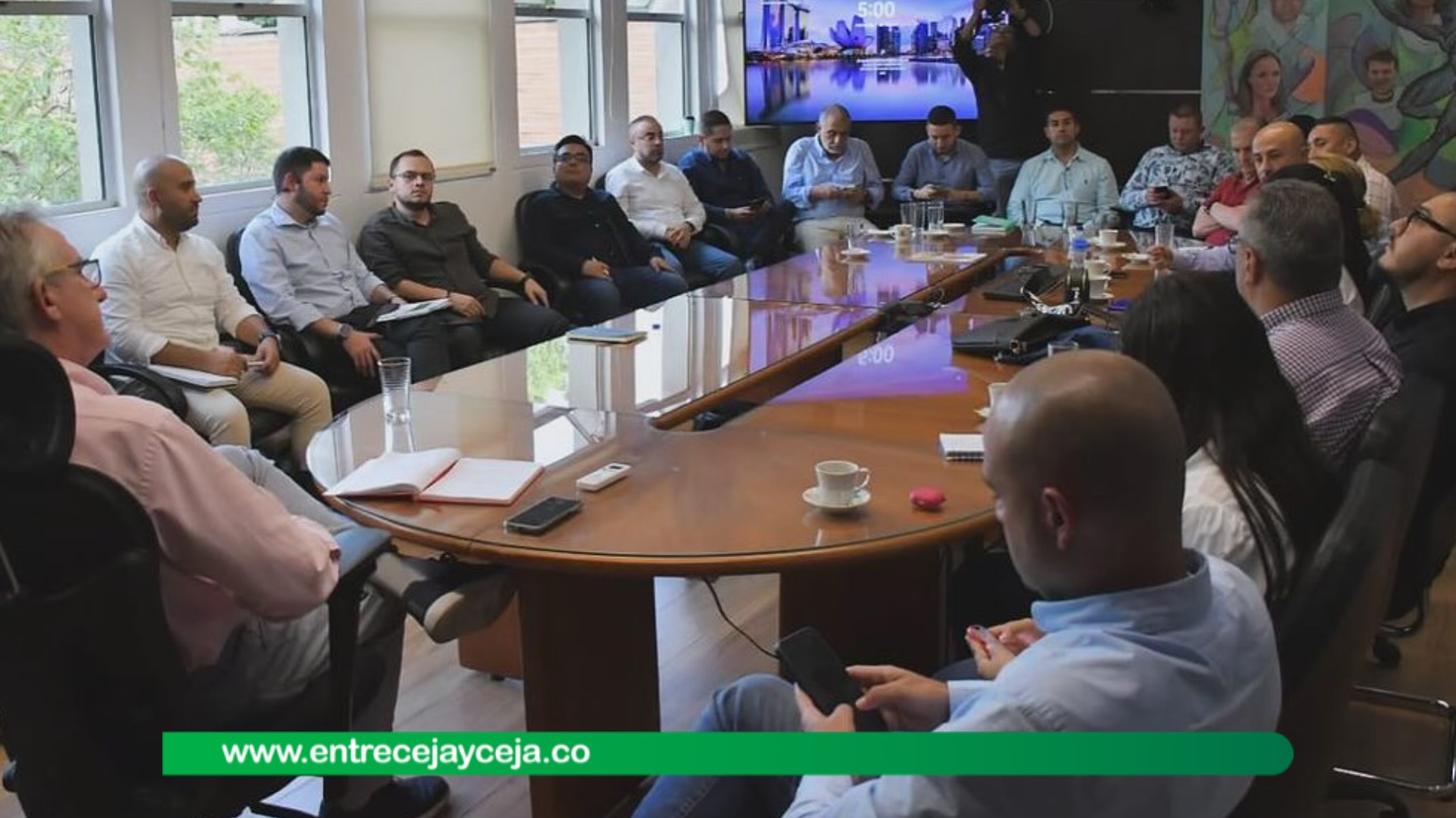 Esteban Quintero lidera importante evento sobre vivienda, educación y transporte en la Gobernación de Antioquia