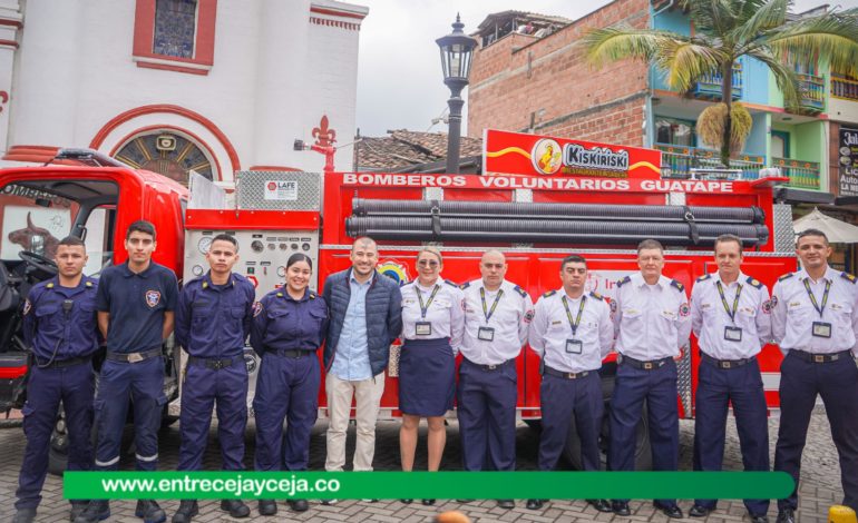 Guatapé recibe máquina cisterna para Bomberos Voluntarios: Única en Antioquia