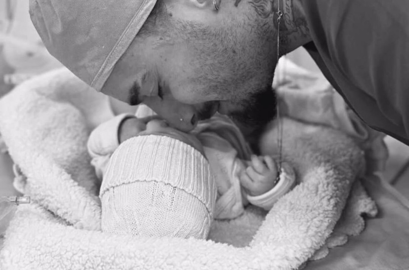 Polémica por nacimiento de la hija de Maluma; denuncian que sacaron pacientes de la sala de maternidad