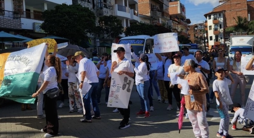 Comunidad de barrio de El Santuario protestó por la escasez de agua