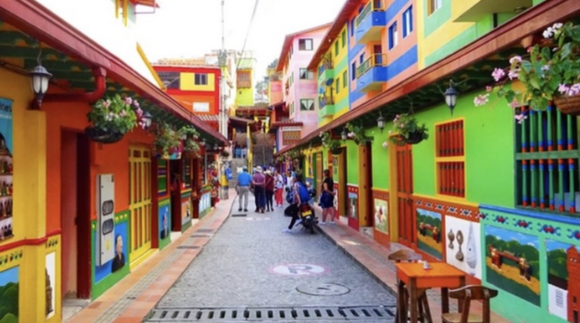 En Guatapé decretan alerta amarilla ante masiva llegada de turistas