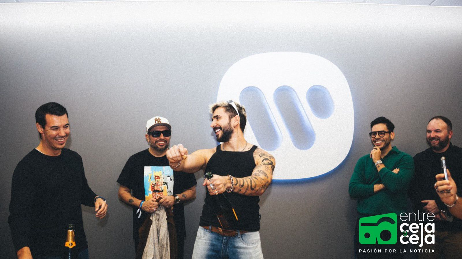 Juan Duque firma con Warner Music
