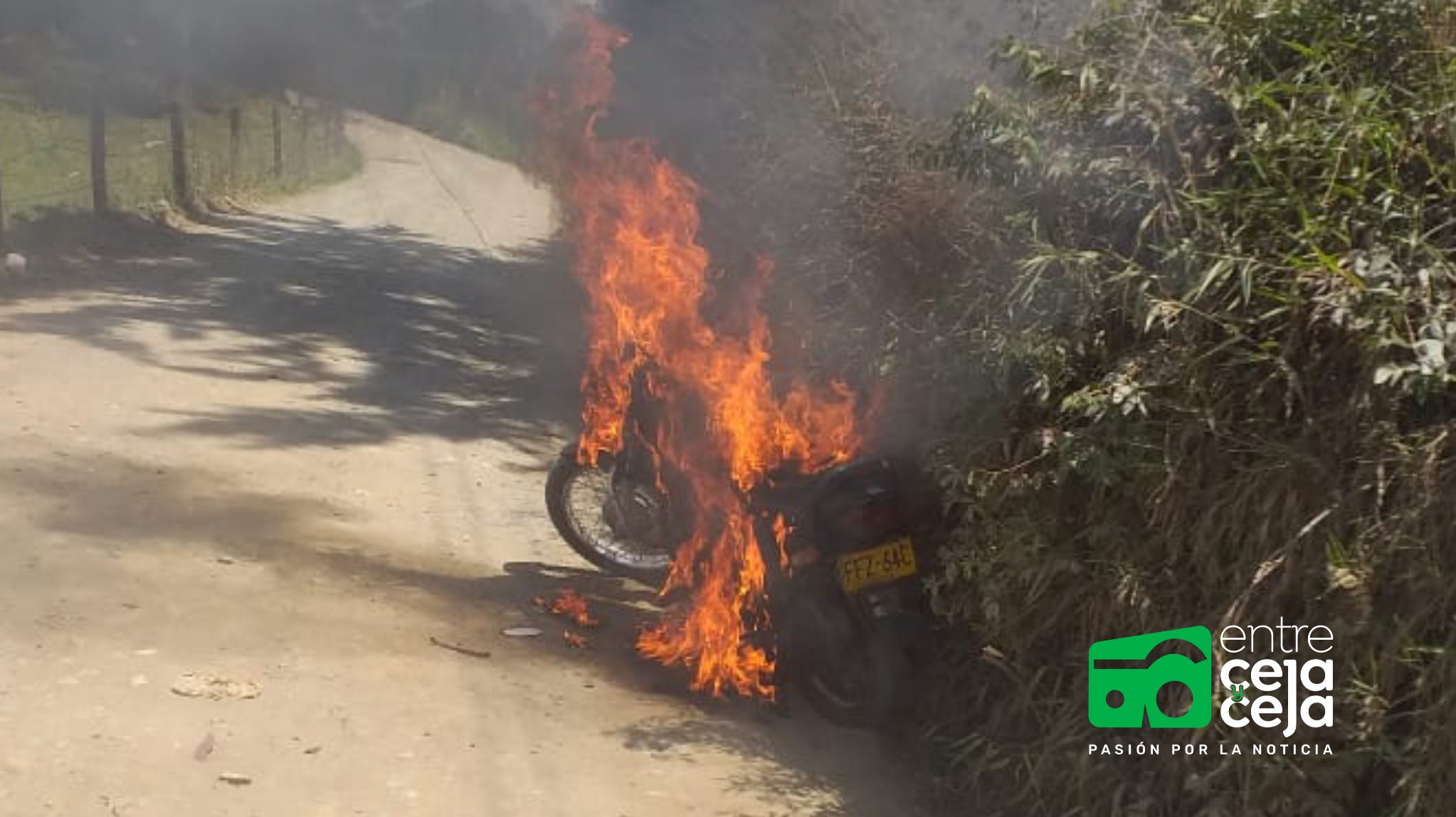 Iban a robar una moto y como no les encendió le prendieron fuego