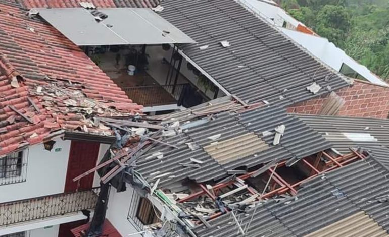 Vendaval causa estragos en Nariño; iglesia y casa cural terminaron destechadas