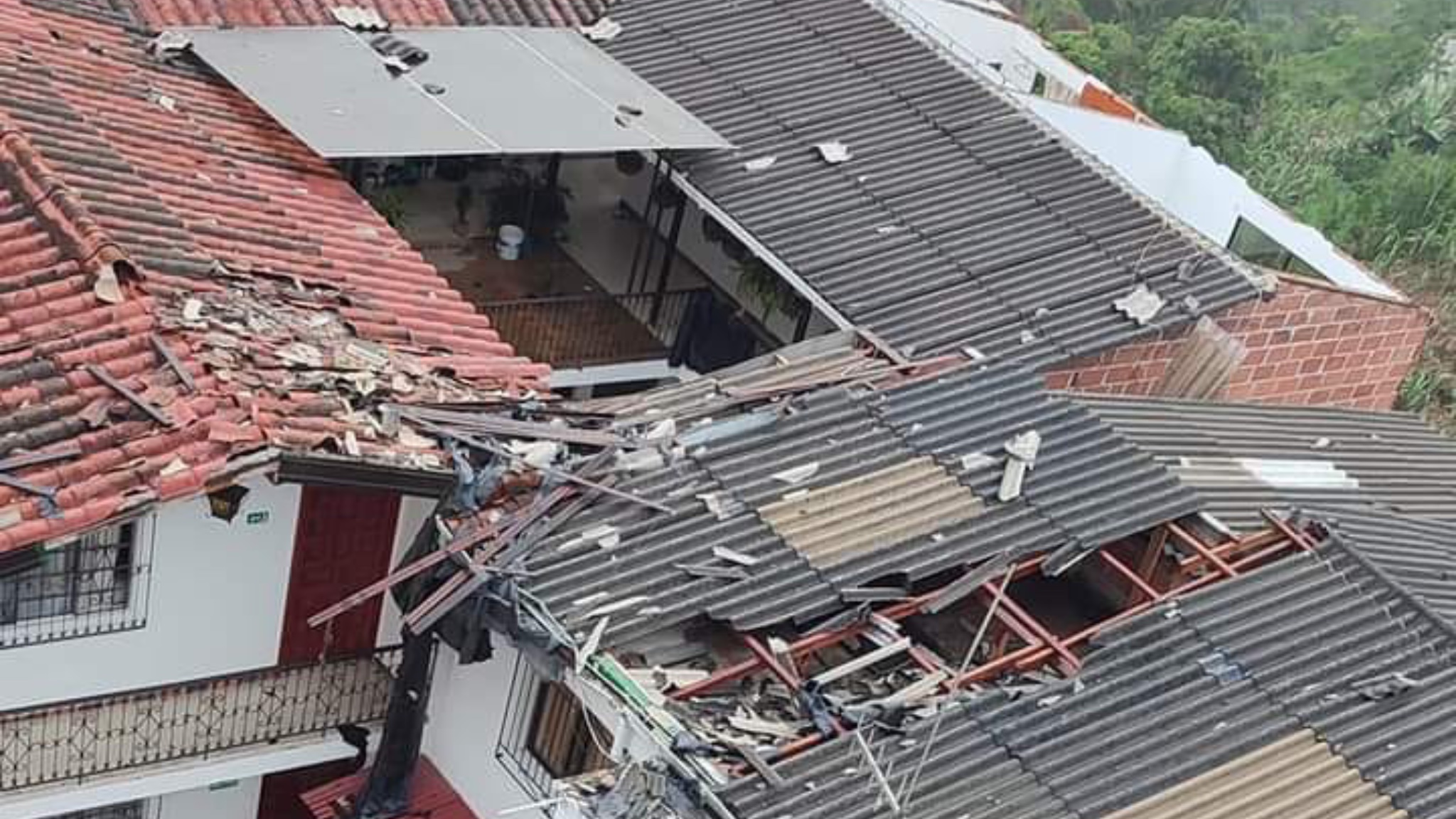Vendaval causa estragos en Nariño; iglesia y casa cural terminaron destechadas